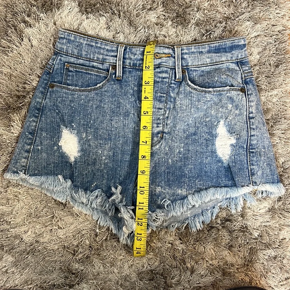 Vintage Guess High Rise Light Wash Distressed Denim Shorts - Picture 7 of 7